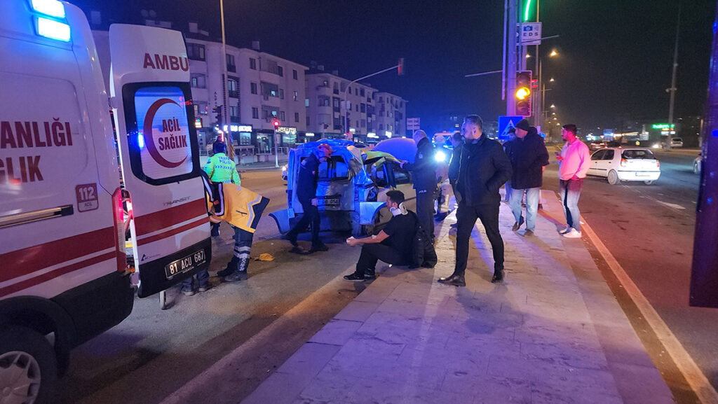 alkollu surucu dehset sacti 3 kisi yaralindi yHUczOiu