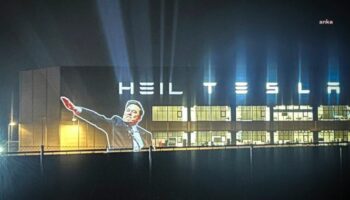 almanyada tesla fabrikasina yapilan heil tesla projeksiyon eylemi icin sorusturma baslatildi RLvNsHiu