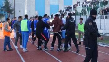 amator kume maclarinda ortalik karisti toplam 12 kirmizi kart cikti vaZ5T664