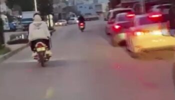 antalyada motosikletli 2 kisi oyuncak tabancayla korku sacti WHJLXdaL