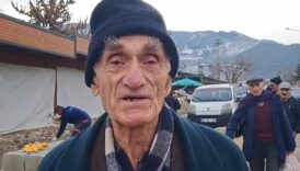 artvinli 88 yasindaki emekli vatandas icini doktu bundan onceki hukumetler zamaninda cok rahattim WsTpXVuW