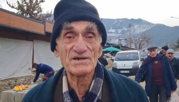 artvinli 88 yasindaki emekli vatandas icini doktu bundan onceki hukumetler zamaninda cok rahattim WsTpXVuW
