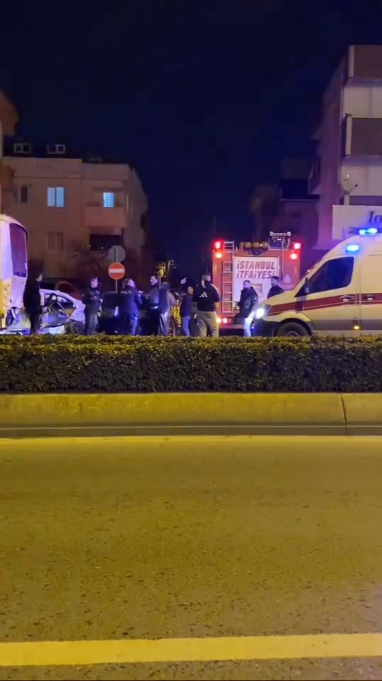atasehirde otomobil iett otobusune carpti 1 olu 2 yarali 0