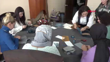 atik kumaslar islemeli cantalara donusuyor 4URqPKOy