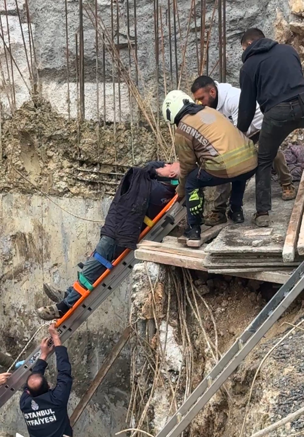 avcilarda insaata dusen isci kurtarildi 12 CSnSgOBi