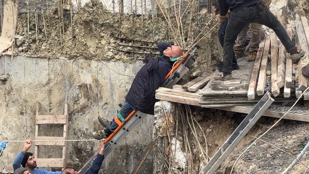 avcilarda insaata dusen isci kurtarildi 5 9KaAe9ep