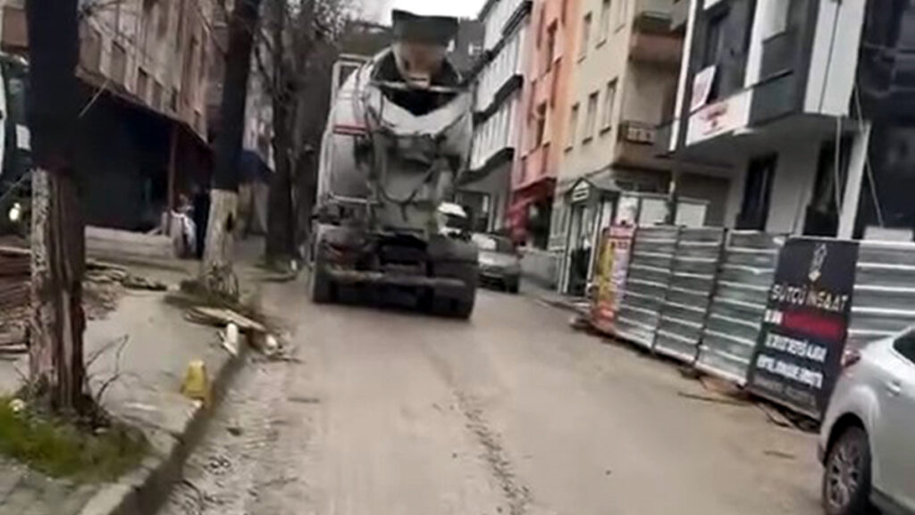 Avcılar’da yola beton döken firmaya 50 bin lira ceza kesildi 5 avcilarda yola beton doken firmaya 50 bin lira ceza kesildi 9Rgmkdjw