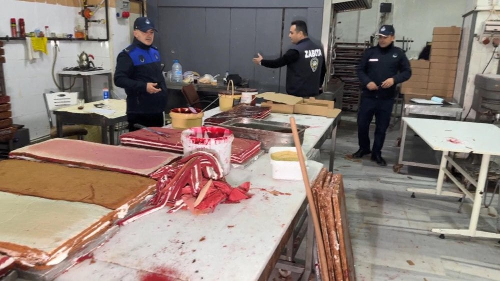 avcilarda zabita muhurledi onlar hizmete acti uretim yaparken yakalandilar 4 COQjwvZO
