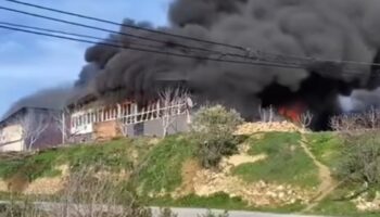 aydinda dumanlar gokyuzunu kapladi uLqBTqPX