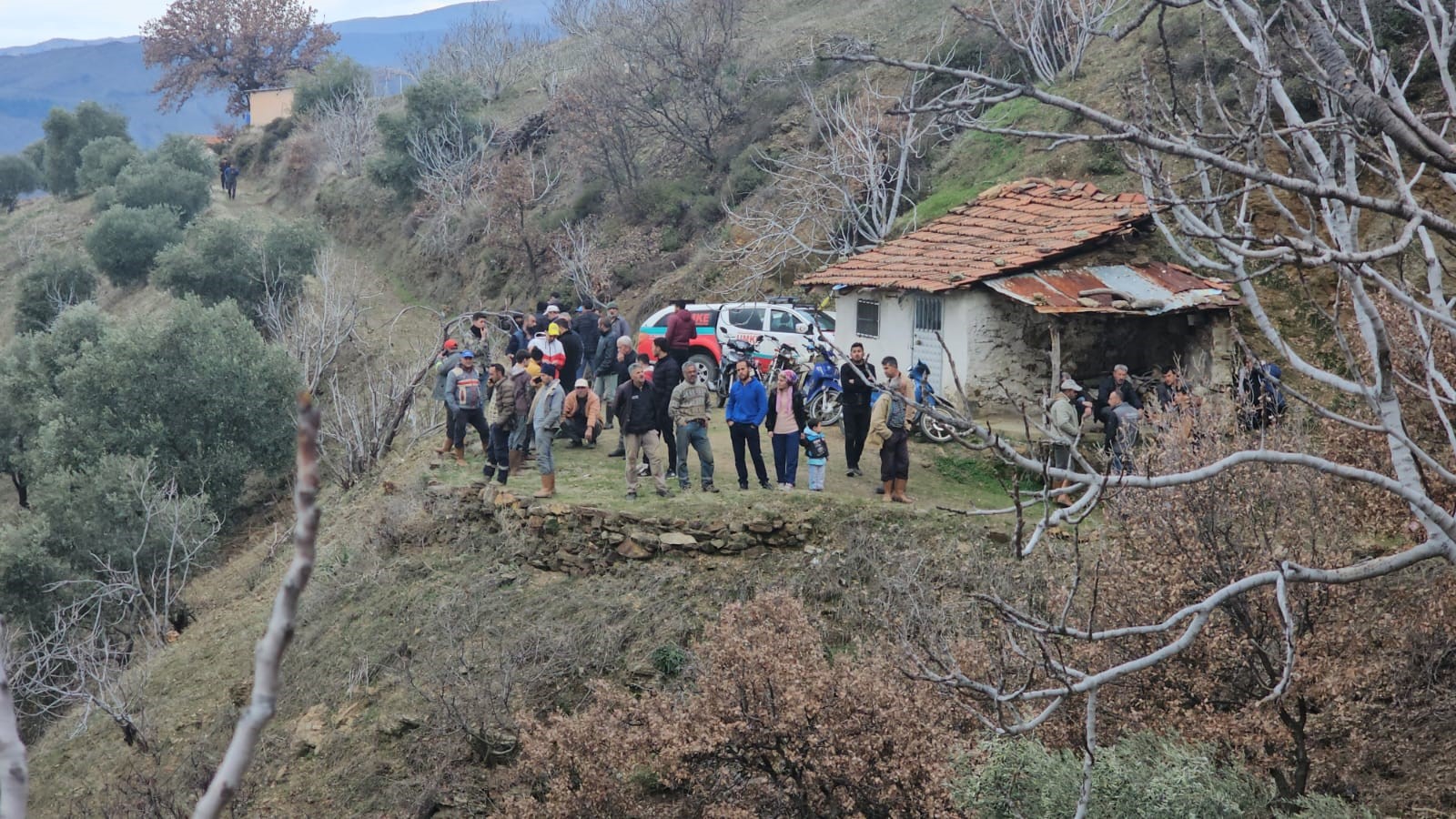 aydinda zeytin iscilerini tasiyan cip takla atti 1 olu 4 yarali 5 tieJ8zO9