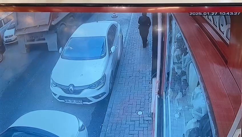 bagcilarda aci olum pastaneden cikti hafriyat kamyonu altinda kaldi 1 Wl4Hd9WB