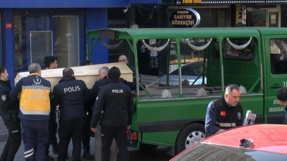 bagcilarda aci olum pastaneden cikti hafriyat kamyonu altinda kaldi 6 6AP8JY7L