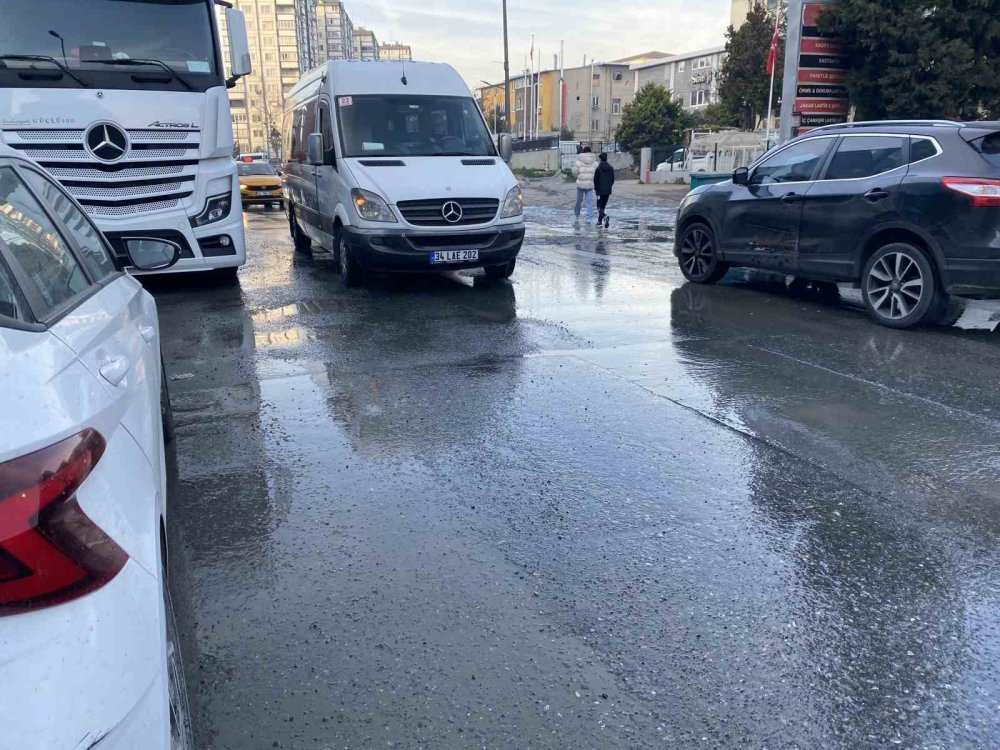 bahcelievlerde kanalizasyon tasti yayilan koku rahatsiz etti 0 Ds8S7P1I