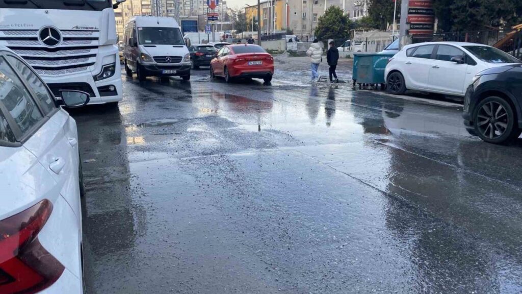 bahcelievlerde kanalizasyon tasti yayilan koku rahatsiz etti ErQBWqdU