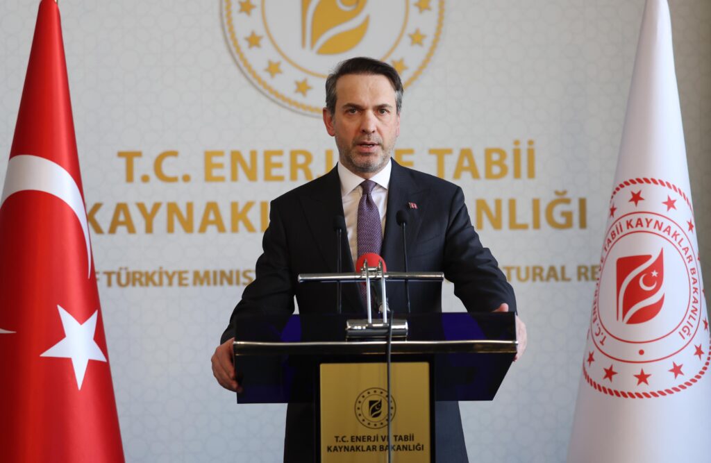 bakan bayraktar iyi haberi duyurdu 2 milyon hanenin elektrik ihtiyaci karsilanacak kUH41J3S