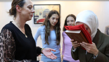 bakan goktas sehit ailesini ziyaret etti O6b2aO5B