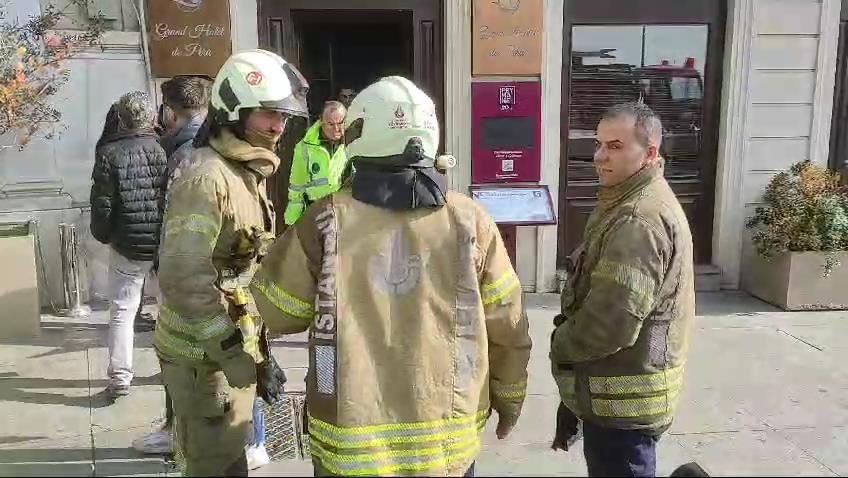 beyoglunda 5 katli tarihi otelde korku dolu anlar saunada basladi misafirler tahliye edildi 0 GahOtTcN