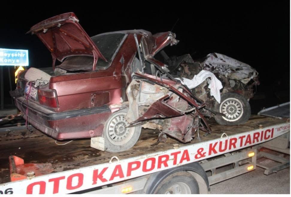 beysehirde feci kaza koreli turistleri tasiyan minibus ile otomobil carpisti 2 olu 6 yarali 4KjdiGdu