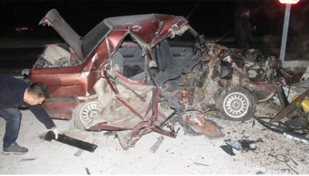 beysehirde feci kaza koreli turistleri tasiyan minibus ile otomobil carpisti 2 olu 6 yarali GIU8bvf9