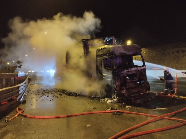 bolu daginda mangal komuru yuklu tir alev alev yandi 0 216O16d2