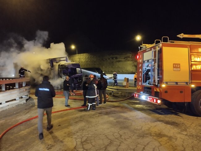 bolu daginda mangal komuru yuklu tir alev alev yandi 1 2aHbHW5g