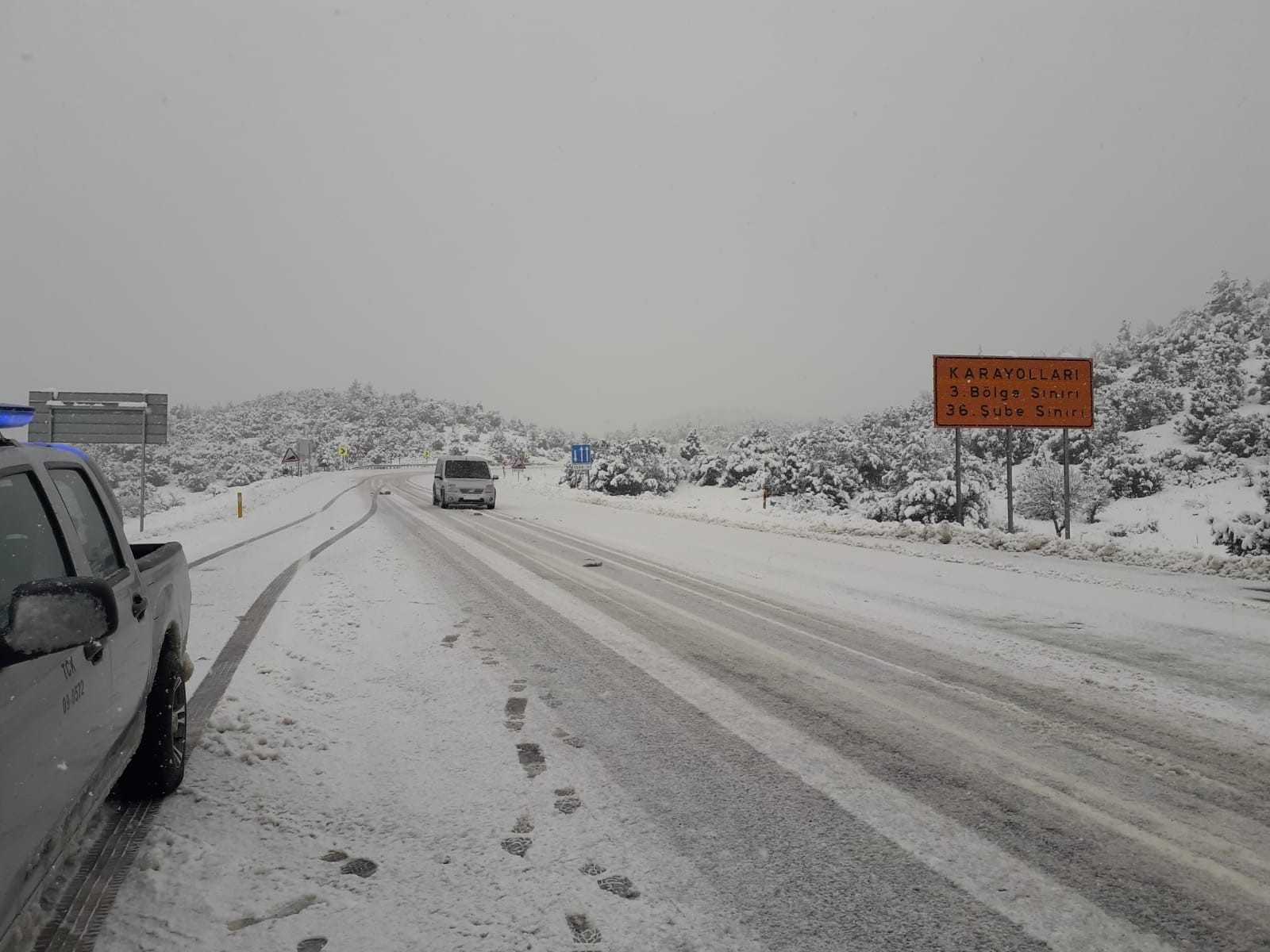 bu yolu kullanacak olanlar dikkat kar yagisi basladi ekipler alarma gecti 2 iesv8t5f