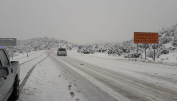 bu yolu kullanacak olanlar dikkat kar yagisi basladi ekipler alarma gecti Y8KvEyr5