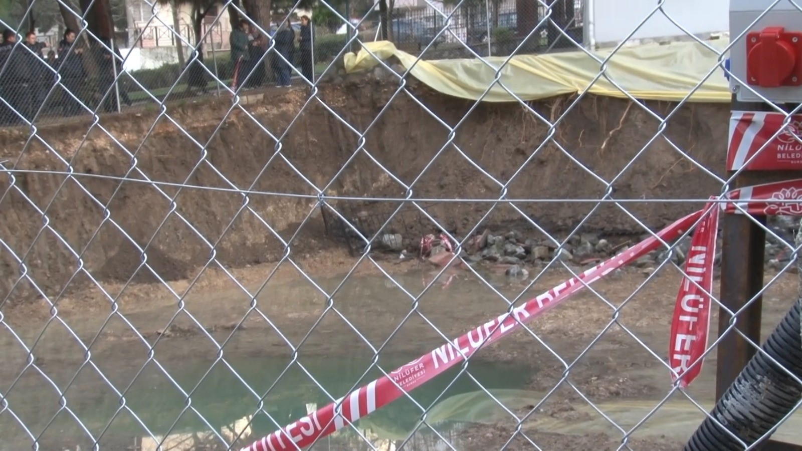 bursada korku dolu anlar binanin zemini kaydi 0 QS9IGvuD