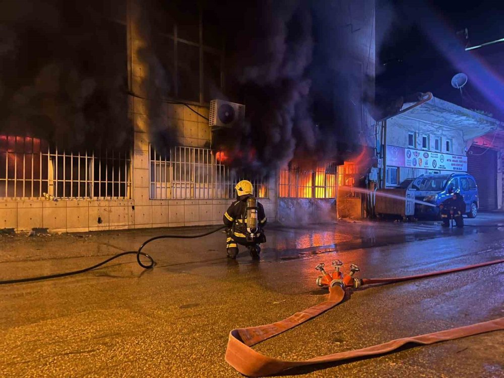 bursada korkutan yangin 3 katli tekstil atolyesi alevlere teslim oldu 1 v4PkMgQw
