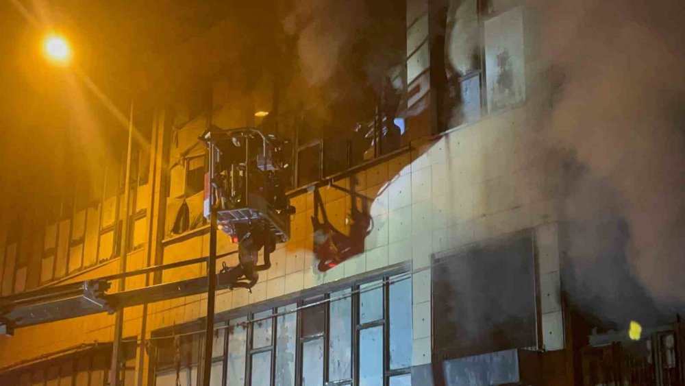 bursada korkutan yangin 3 katli tekstil atolyesi alevlere teslim oldu 2 6kKC6jPK