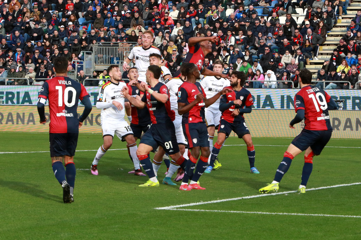 cagliari lecceyi 4 1 yendi 0 Ca3KzObg