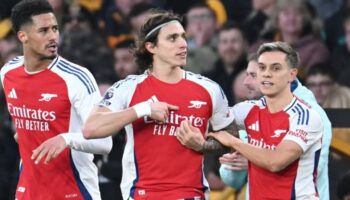 calafiori arsenali zafere tasidi 10 kisi kalan arsenal wolvesi maglup etti W1nvIN7j