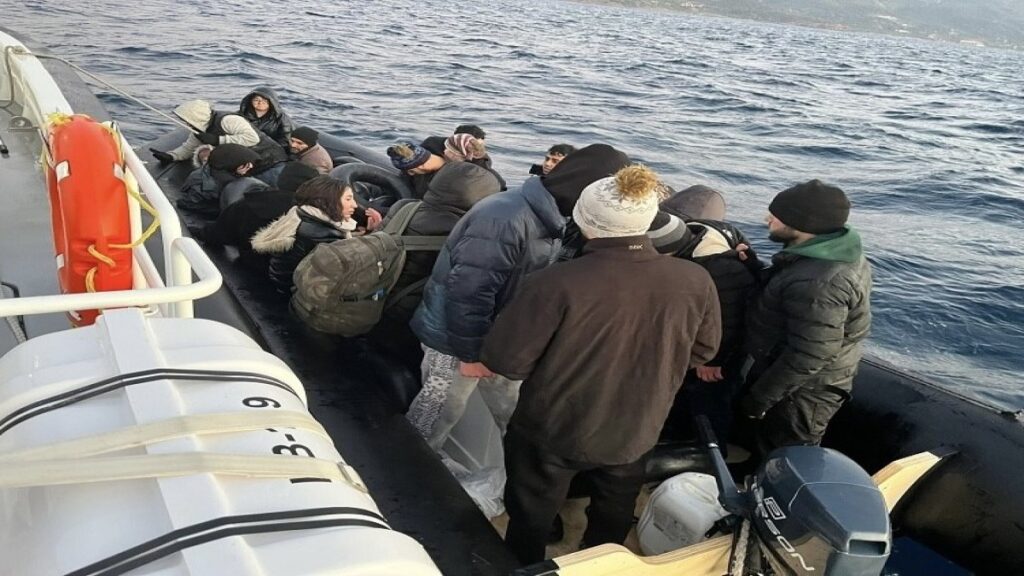 canakkalede 32 kacak gocmen yakalandi 5UWLjaDm