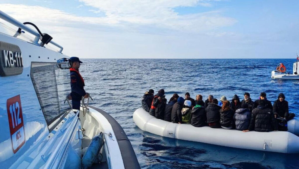 Çanakkale'de 35 kaçak göçmen yakalandı 1 canakkalede 35 kacak gocmen yakalandi sNOStNrv