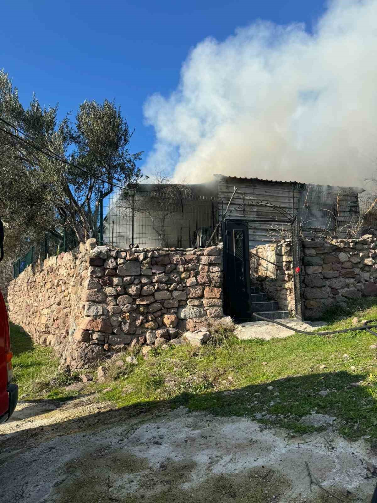 canakkalede yanan ev kule dondu 0