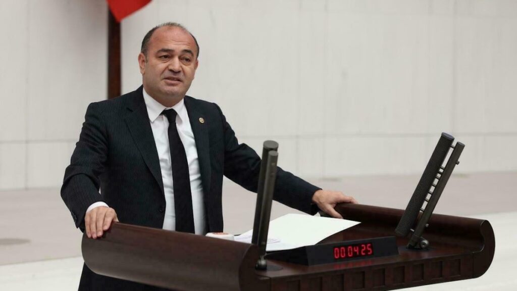chp genel baskan yardimcisi ozgur karabattan genclik kollari baskani cem aydina sorusturma baslatilmasi sonrasi HcdMzSTx