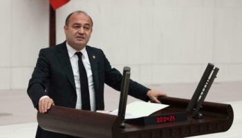 chp genel baskan yardimcisi ozgur karabattan genclik kollari baskani cem aydina sorusturma baslatilmasi sonrasi HcdMzSTx