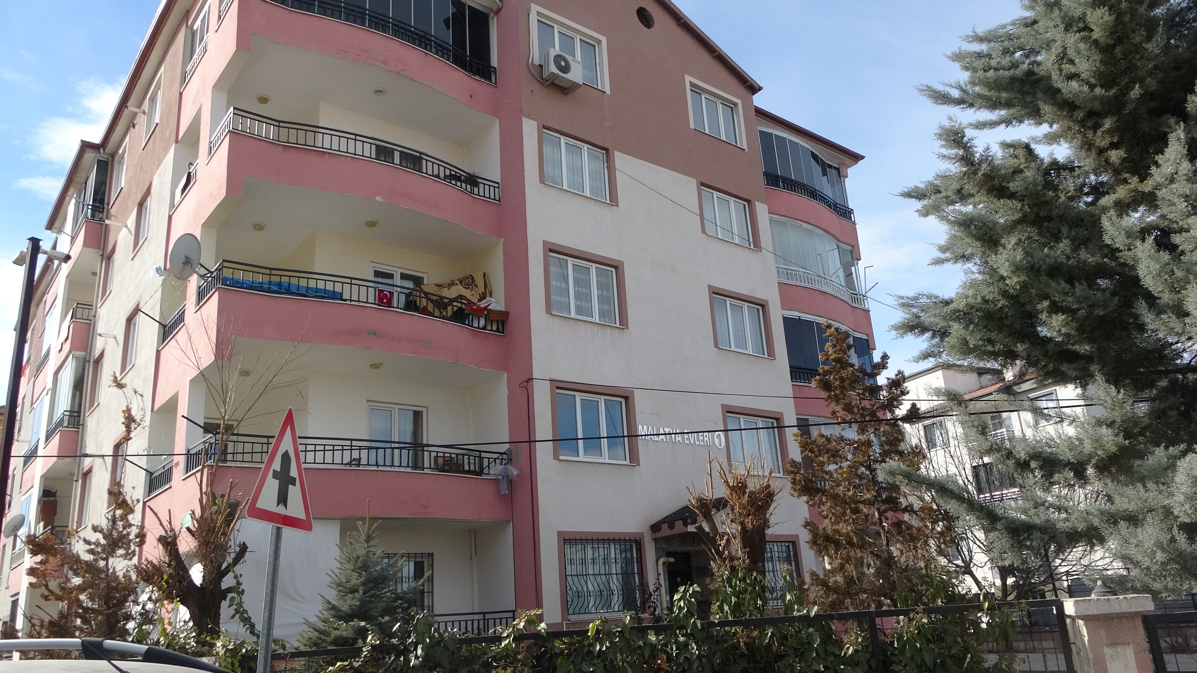 ciglik sesleri uzerine giden komsular korkunc manzara ile karsilasti 3