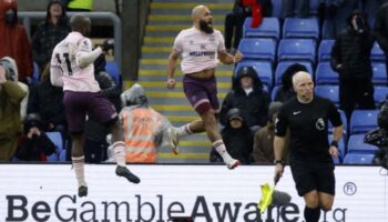 crystal palace evinde brentforda yenildi WYV1pSIN