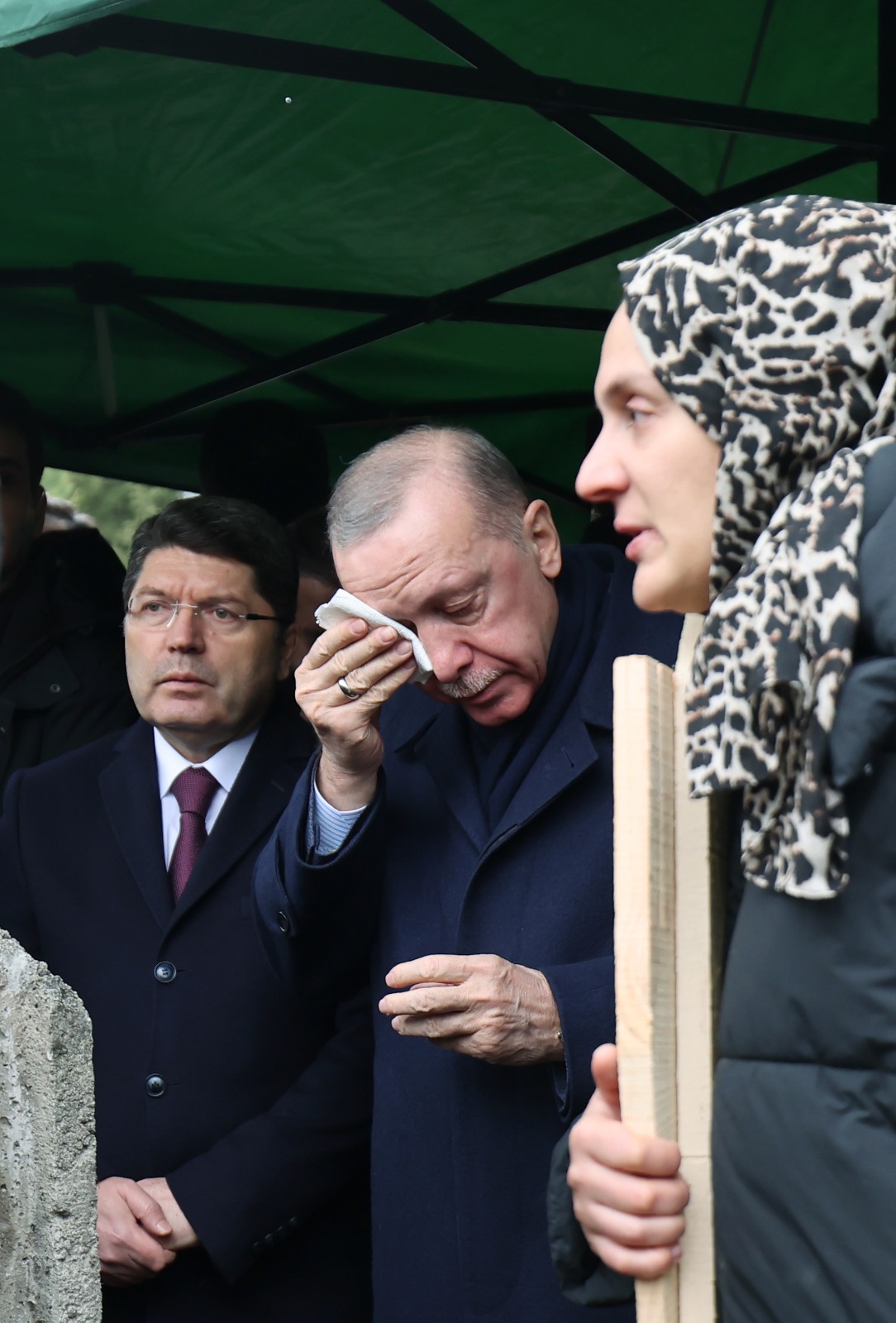 cumhurbaskani erdogan otel yangininda olen ailenin cenazesine katildi 0 i7FLw6m6