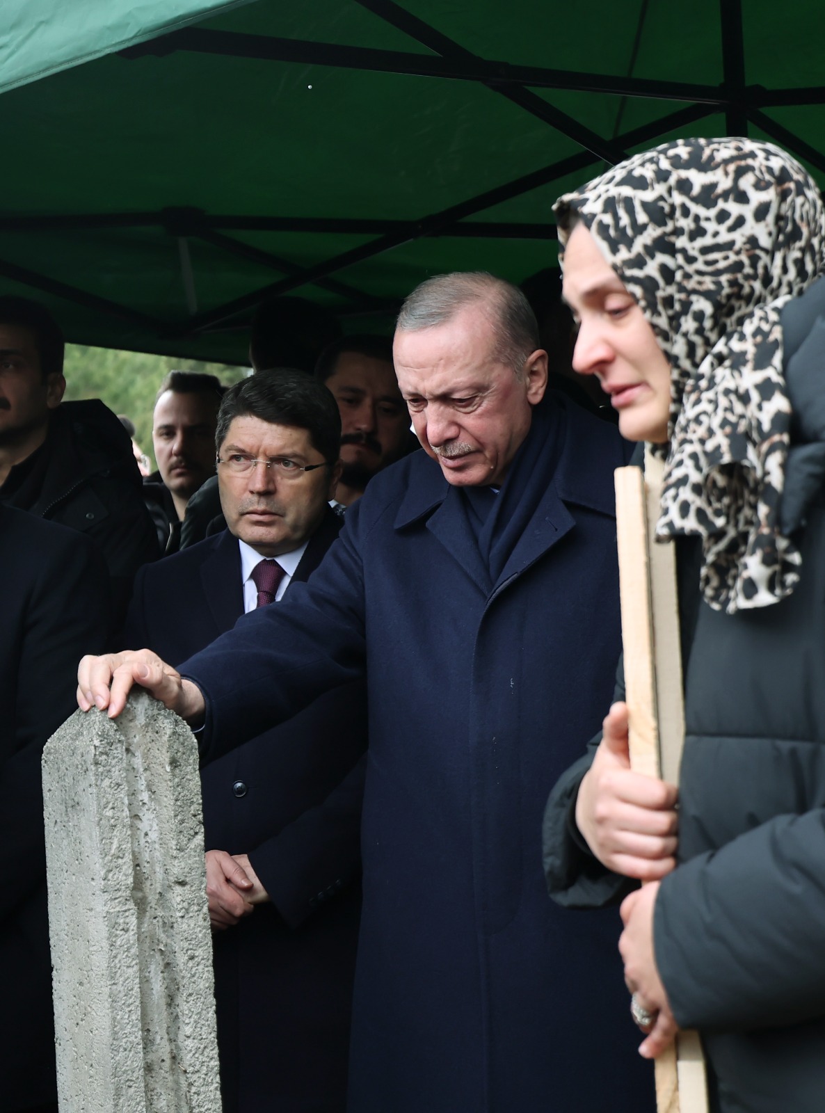 cumhurbaskani erdogan otel yangininda olen ailenin cenazesine katildi 1 t3jC1sIi