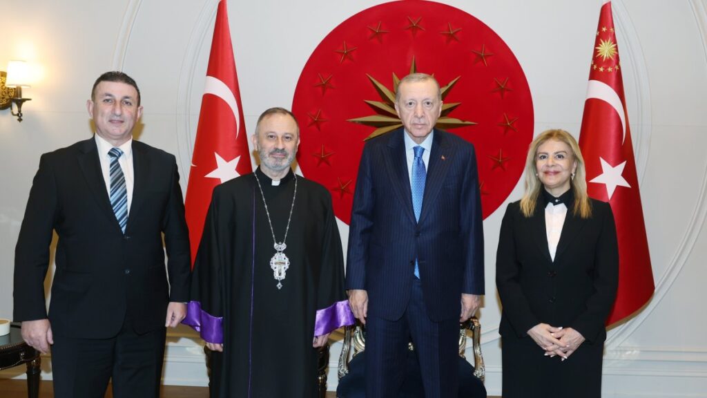 Cumhurbaşkanı Erdoğan, Vartan Kerabaydzar Kirakos Kazancıyan'ı kabul etti 3 cumhurbaskani erdogan vartan kerabaydzar kirakos kazanciyani kabul etti tTDM2w61