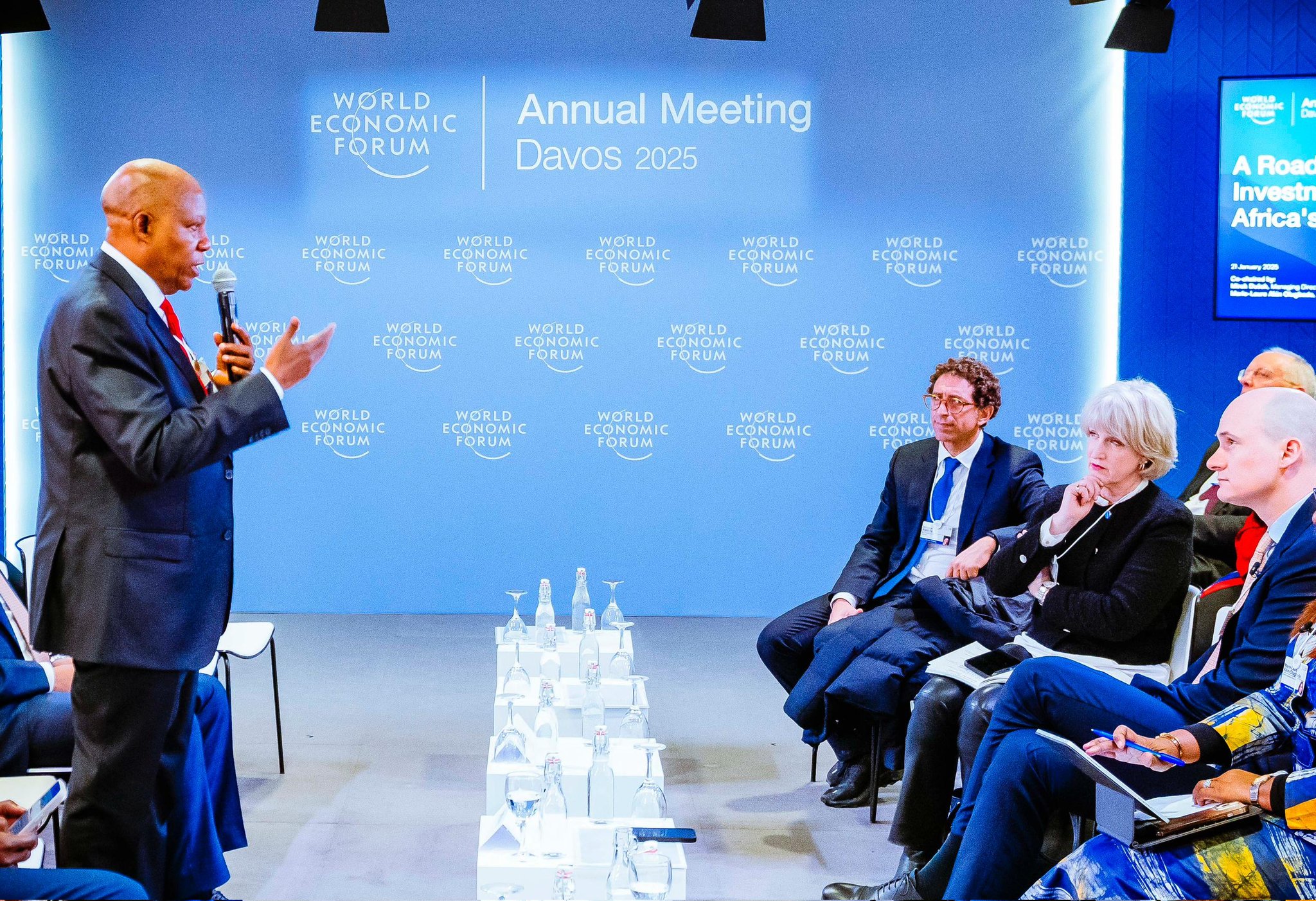 davosta trump karsiti sesler gurlesti 5