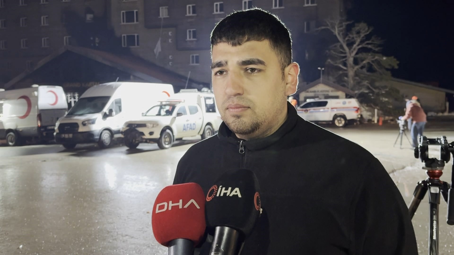 dehsete dusuren goruntuler ortaya cikti cocuklarini asagiya atmak zorunda kaldi 1 BukJYy6c