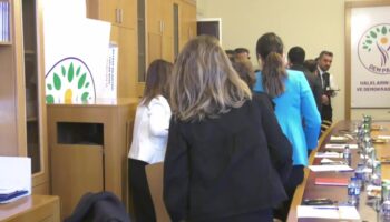 dem parti es genel baskanlari stklarla tbmmde gorustu 8vfhre25
