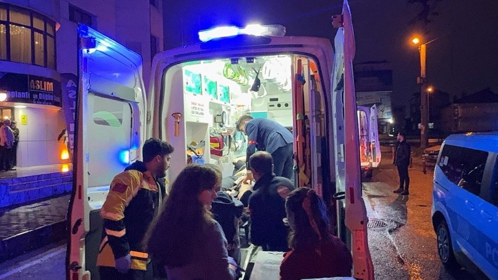dugunde baslayan kavga sokakta bitti birbirlerine girdiler 0 8PdYIHuA
