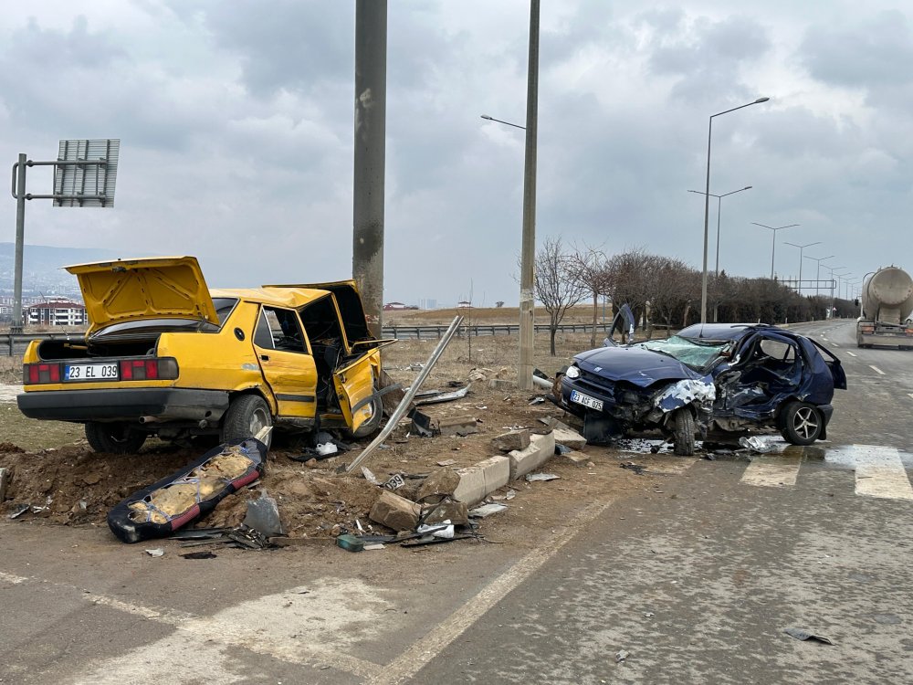 elazigda 3 aracin karistigi kaza 1i agir 3 yarali 0 1wOPhLyh