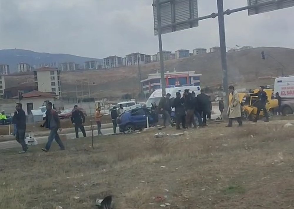 elazigda 3 aracin karistigi kaza 1i agir 3 yarali 3 YLlFVpgp