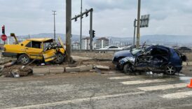 elazigda 3 aracin karistigi kaza 1i agir 3 yarali Y5nwTuts