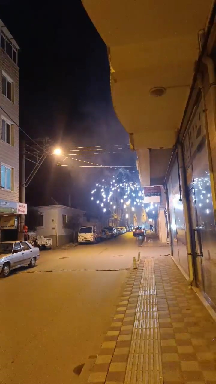 elektrik telleri sokagi aydinlatti 2